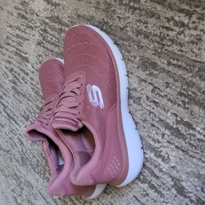 Women's Skechers Size 8, Mauve